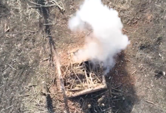 俄军躲地下碉堡 自杀无人机钻进“一锅端”