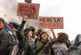 数十万法国人走上街头示威 法国经济受影响