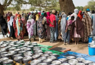 联合国：苏丹爆发全面人道灾难,数万人逃离苏丹