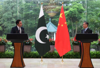 中国外长要求巴基斯坦克服政治不稳定