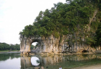 广西景点攻略推荐：象山景区 德天瀑布 漓江