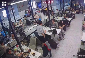 3妹子烤肉店遭恶男骚扰 小鲜肉“超Man出手”视频被赞爆