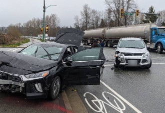 加拿大华人车被撞全损，嫌保险赔少了：不够买辆二手车