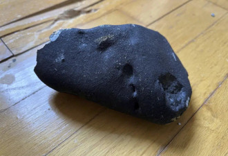美国纽泽西一户民宅被陨石砸穿 可能来自哈雷彗星