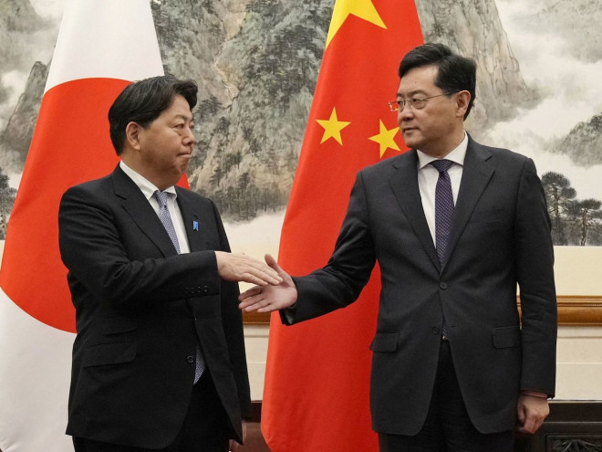 日本外相访华期间就俄中军事关系发出警告- 华尔街日报