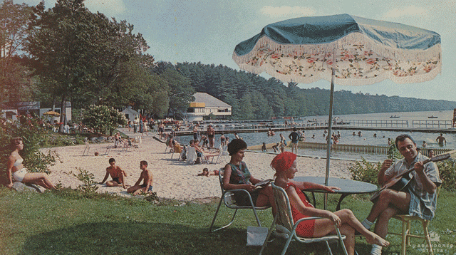 摄影师去了50年前奢华度假村 照片对比令人唏嘘
