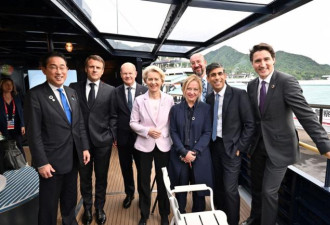 G7峰会首日傍晚游神社 例行合照这一刻小尴尬