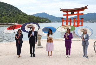 G7夫人外交“他”最醒目 神社挥手合影够整齐