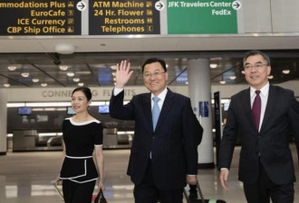 中国候任驻美大使谢锋携妻抵纽约 美表达欢迎