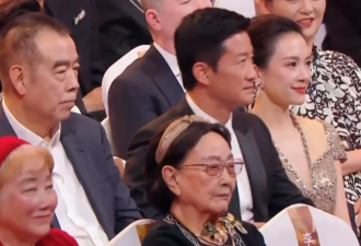 冯小刚参加华表奖成透明人，65岁的他已被电影圈“踢”开