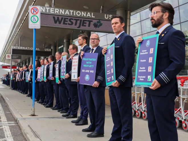 WestJet pilots prepare for strike with 'informational picket' | CalgaryHerald