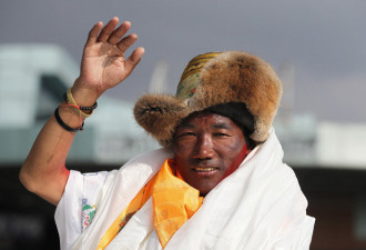 53岁的他打破世界纪录 第28次登顶珠峰！
