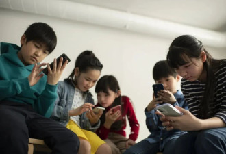 农村留守儿童 用智能手机比想象的更严重