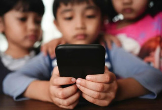 农村留守儿童 用智能手机比想象的更严重