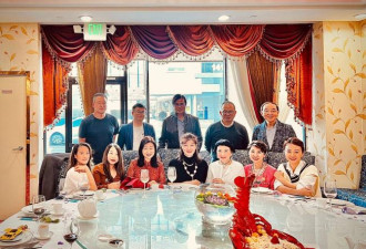 51岁泳将庄泳罕露脸 在美国与港姐聚会吃饭