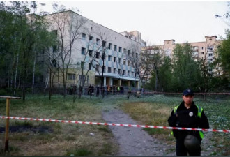 俄罗斯连夜空袭基辅 残骸击中公寓酿3死 2为孩童