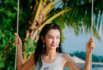 50岁李冰冰穿小背心露小蛮腰！冻龄美若少女
