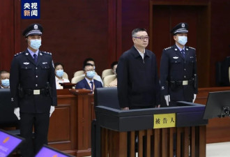 到案前一天仍在“吃老板”，副部老虎受审