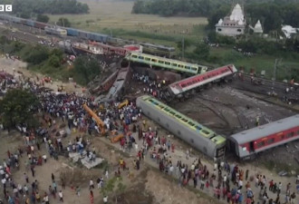 印度官员：火车相撞事故或因“列车上错了轨道”