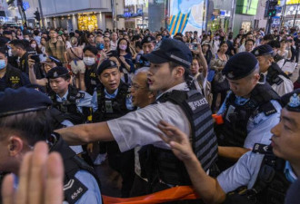 不准纪念！六四34周年前夕 香港警方当街逮4人