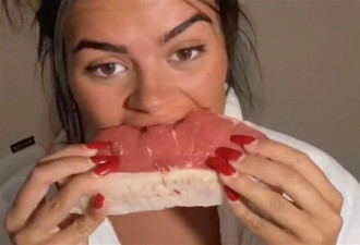 英国女网红吃一年生肉，称身体里的结石没有了