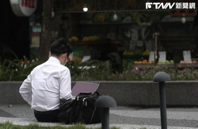 中國年輕人「知識擺攤」 260元解惑人生意義| FTNN 新聞網
