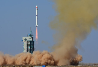 韩国在朝鲜发射失败15天后打捞出部分坠海火箭残骸