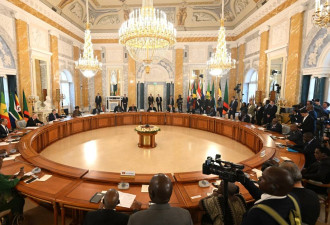 见非洲代表团，普京拿出乌曾草签的协议：他们...