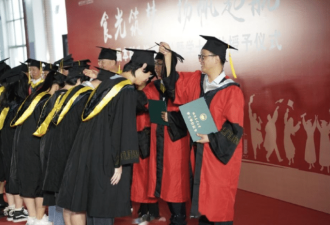 高校毕业典礼名场面：边吃席边毕业，“卧龙凤雏”爆火