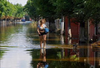 乌克兰水坝溃堤积水难退 16死31失踪