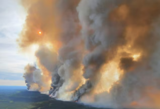 卑诗这处山火正在焚烧1.8个大温 成历史上最大单一火灾！