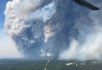 加拿大山火失控！破纪录成史上最大！燃烧面积相当于8个多伦多！