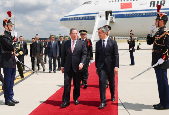 李强抵达巴黎 对法国进行正式访问 卢沙野接机