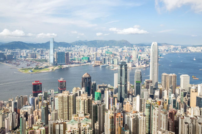 内地买家搅动香港楼市,冯小刚离场净赚6000万港元,豪宅成交量大涨_手机新浪网