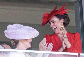 41岁凯特王妃初现赛马会，意外穿大红很醒目，顽皮小动作示爱威廉