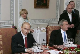 老照片：美前总统小布什访俄期间的二普