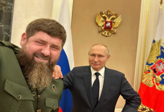 普京与车臣领导人的合照十分诡异 仔细看