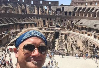 不顾美国游客劝阻在罗马竞技场刻字 他国籍身份被曝光