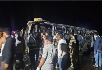 印度巴士翻覆起火“烧到剩骨架”至少25死