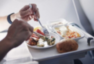 空姐自曝：在飞机上这些食物最好别碰…