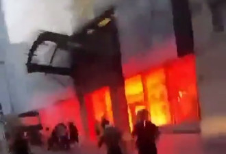 法国抗议爆乱彻底失控！马赛最大图书馆被烧毁