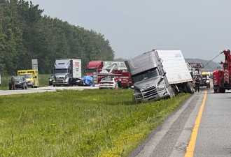 401高速尽头处惨烈车祸：1家5口遇大卡车 女孩身亡其他家人命危