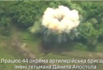 攻势猛：乌精准打击 俄自走炮 火箭炮遭摧毁