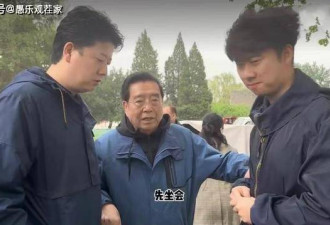 84岁李双江出席活动被偶遇，老态龙钟要人扶...