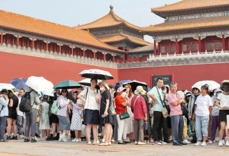 40度高温，暑假游为什么还人山人海？