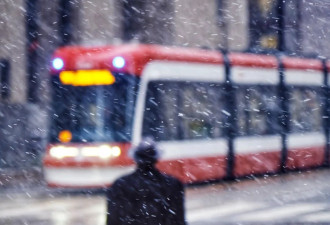 多伦多突发“强雷暴警报”：90km/h狂风+暴雨+乒乓球冰雹！