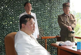 朝鲜宣布发射洲际导弹 金正恩拍手大笑