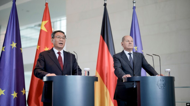 资料照片:德国总理朔尔茨和中国总理李强在柏林与媒体见面。(2023年6月20日)
