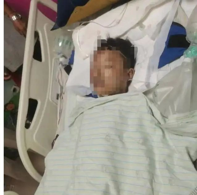 9岁男孩被跳楼男子砸进ICU，飞来横祸如何维权？_凤凰网