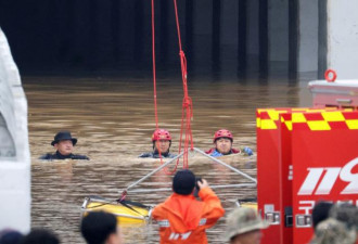 韩国夺命地下道淹死13人 乘客最后通话内容曝光